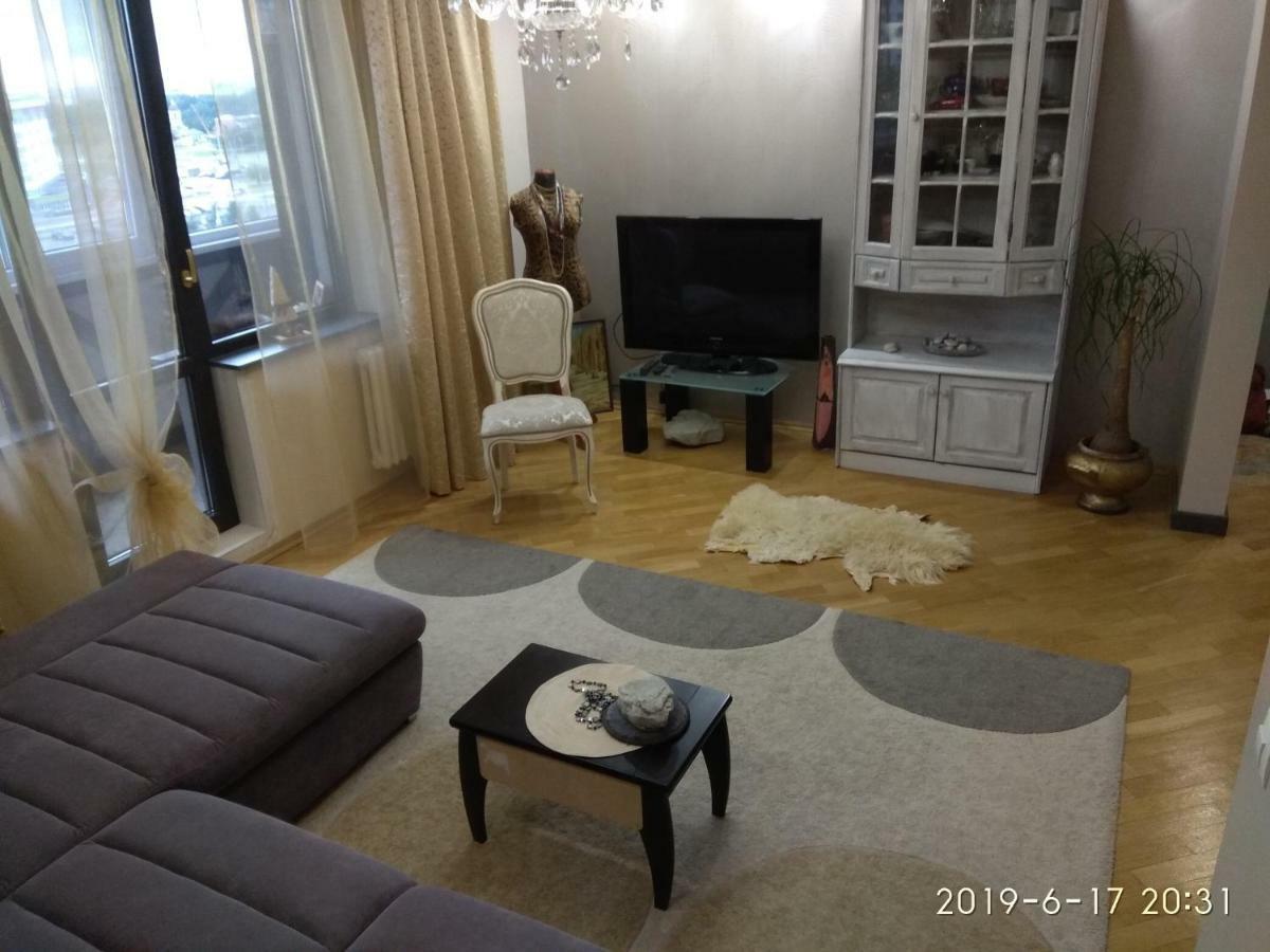 Apartamenty V Minske S Dwumä Spalnyami Dış mekan fotoğraf