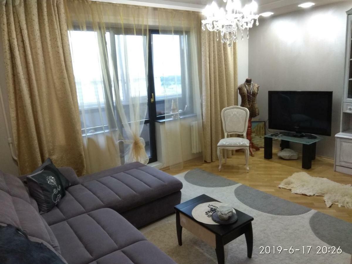 Apartamenty V Minske S Dwumä Spalnyami Dış mekan fotoğraf