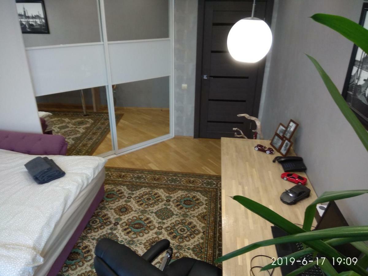 Apartamenty V Minske S Dwumä Spalnyami Dış mekan fotoğraf