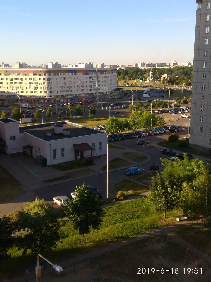 Apartamenty V Minske S Dwumä Spalnyami Dış mekan fotoğraf