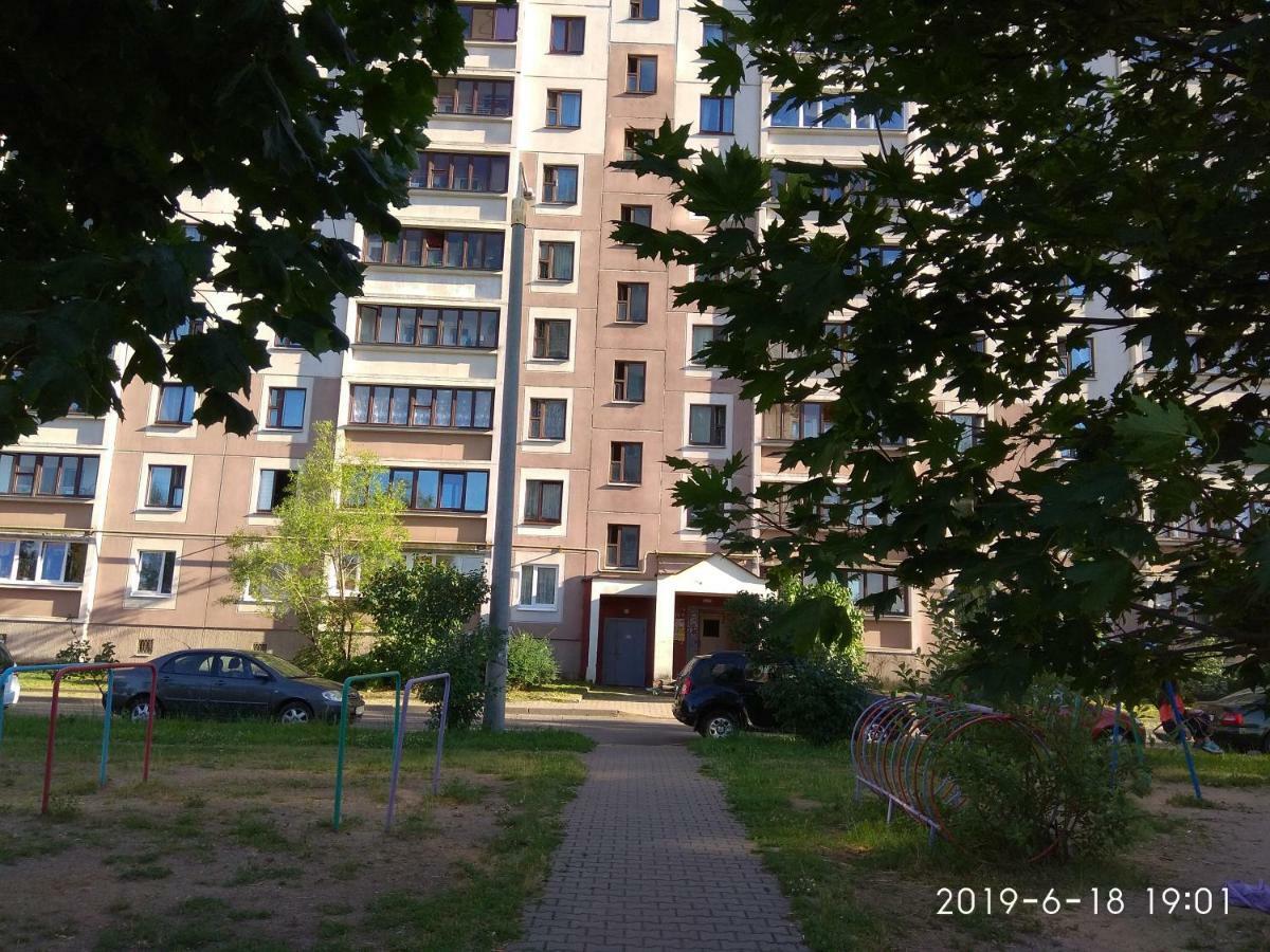 Apartamenty V Minske S Dwumä Spalnyami Dış mekan fotoğraf