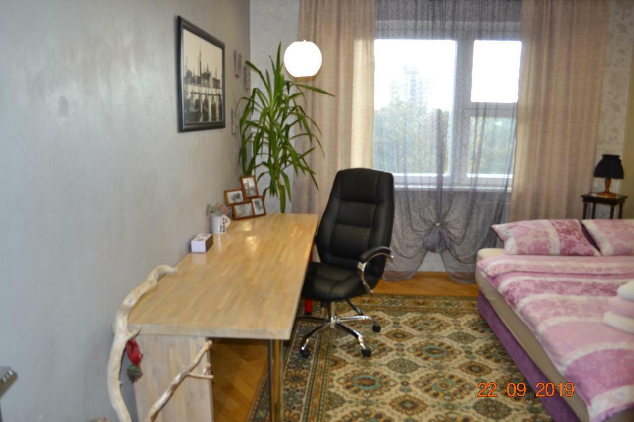 Apartamenty V Minske S Dwumä Spalnyami Dış mekan fotoğraf